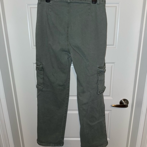 SHEIN Olive Green Cargo Pants - Picture 3 of 3